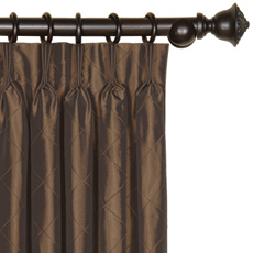 Chester Pintucked Diamond Window ����