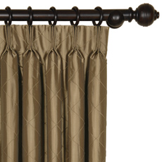 Chester Pintucked Diamond Window ����