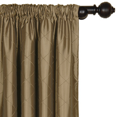Chester Pintucked Diamond Window ����